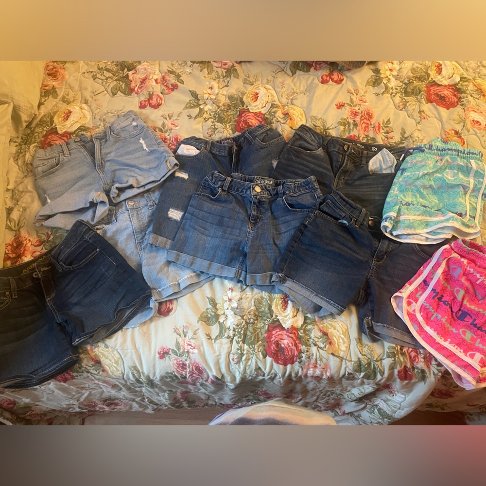 Girls size 14-16 shorts.